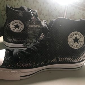Scaled (black) converse high tops